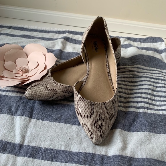 Mossimo Supply Co. Shoes - 💙 Snake skin flats. FREE when bundle w two